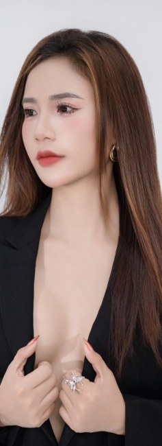 TƯỜNG VY